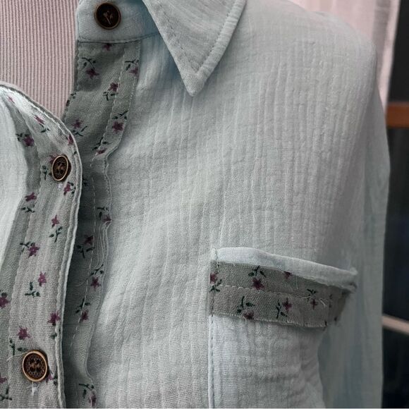 NWOT POL Light Blue Button-Up Shirt size S - Picture 4 of 11